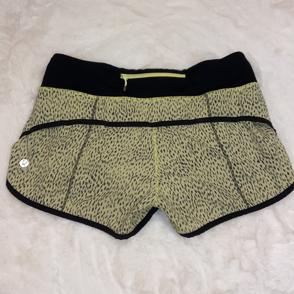 Lime green/yellowish patterned lulu lemon speed up shorts - Picture 2 of 3
